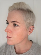 Load image into Gallery viewer, RIBBON STUD EARRINGS